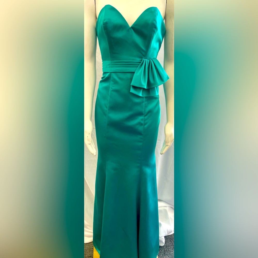 Beautiful teal formal dress size 10